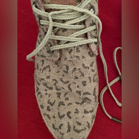 NIB TOM’s Desert Botas Snow Leopard Booties - Picture 3 of 7